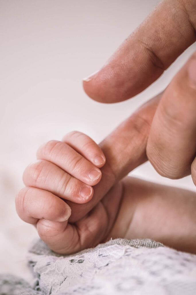 newborn detail photo ideas fingers